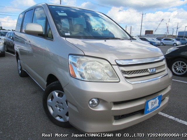 2004 TOYOTA NOAH thumbnail 2