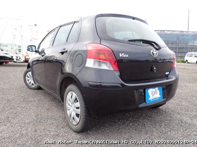 2010 TOYOTA VITZ thumbnail 3