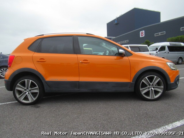 2011 VOLKSWAGEN CROSS POLO thumbnail 4