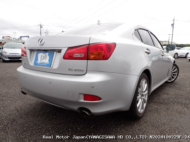 2005 LEXUS IS thumbnail 4