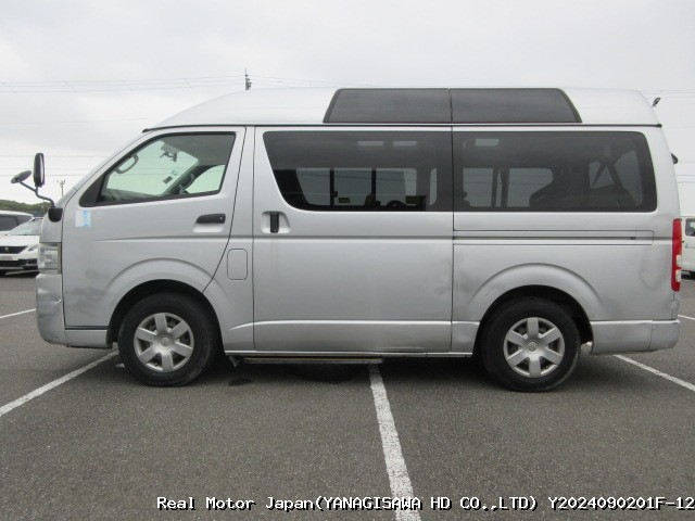 2004 TOYOTA HIACE VAN thumbnail 3