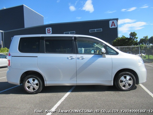 2007 TOYOTA NOAH thumbnail 4