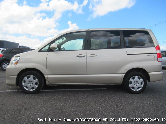 2004 TOYOTA NOAH thumbnail 3