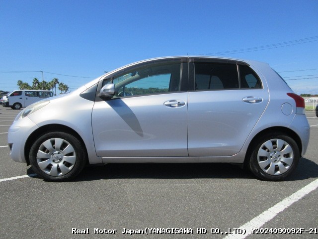 2010 TOYOTA VITZ thumbnail 3