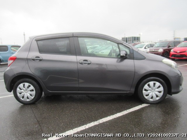 2011 TOYOTA VITZ thumbnail 4